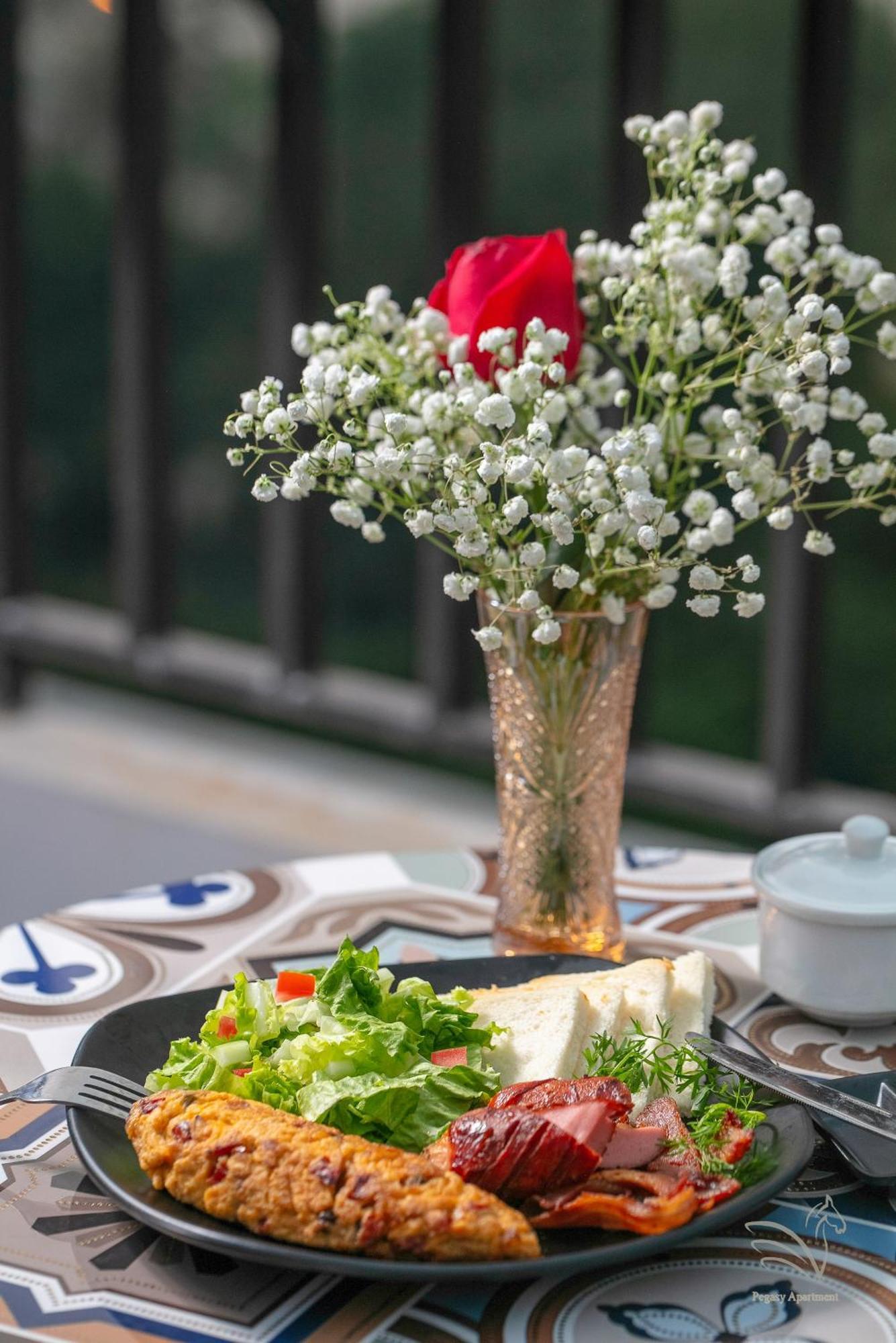Westlake Pearl Aparthotel & Spa- By Pegasy Group Hanoi Exteriör bild